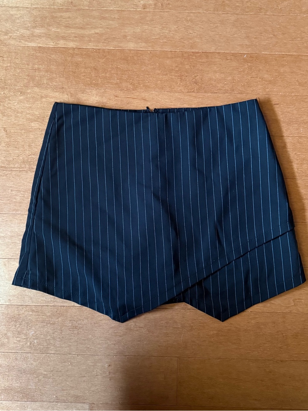 Fab’rik pinestrip skort size m